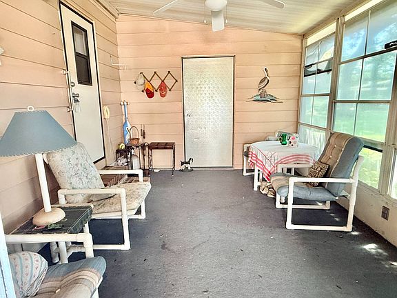 2nd image of 2289 Mariposa Ave