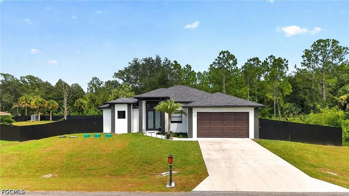 3 bed, 2.0 bath, 1813 sqft, $2,900 — Photo 1
