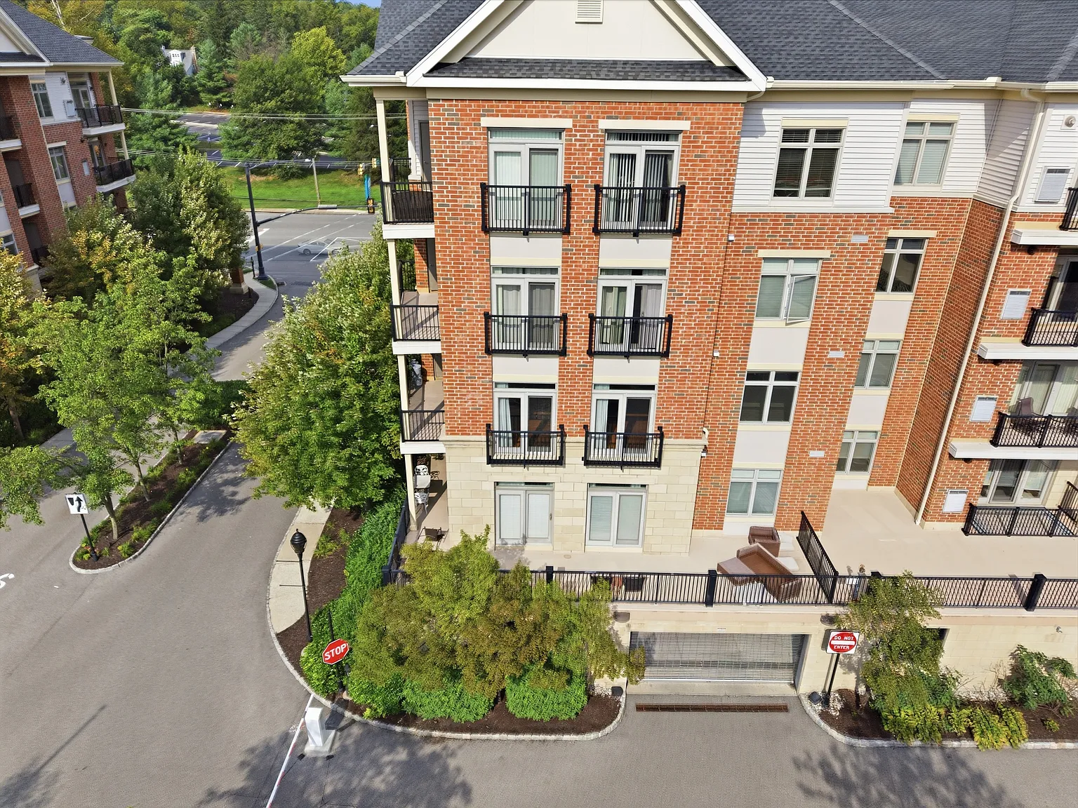 2 bed, 1374 sqft, $3,200 — Photo 3