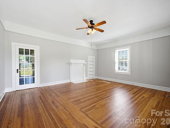 2nd image of 306 York Ave