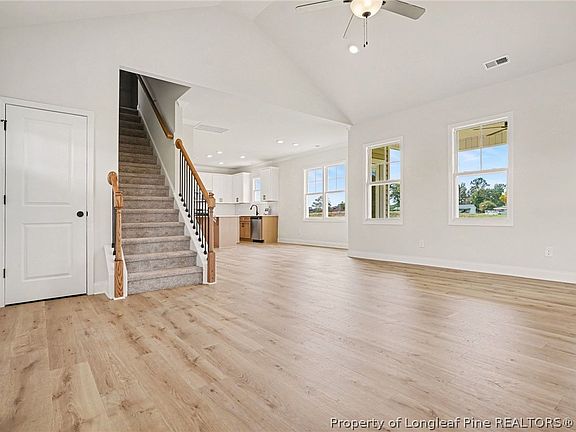 3rd image of 121 Evelene Way