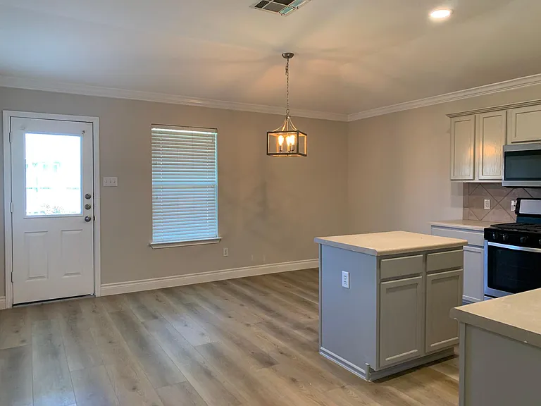 509 Golden Gate Dr — Photo 7