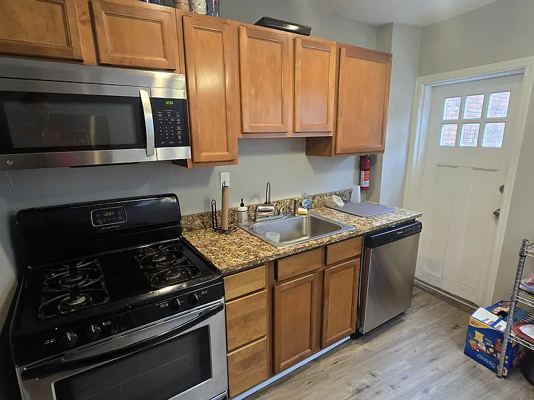 138 Levering St — Photo 6