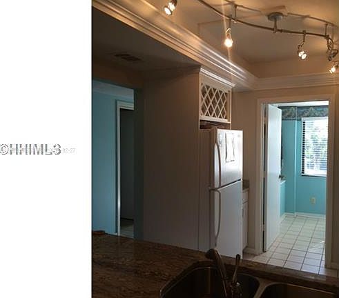 4th image of 21 S Forest Beach Dr APT 422