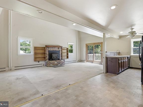 4th image of 32 Beck Rd