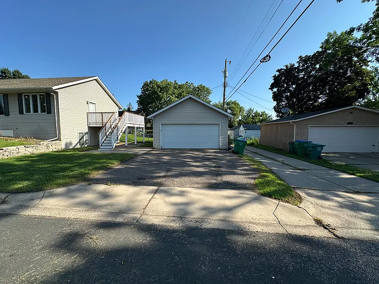 3057 Hampshire Ave S — Photo 31