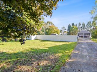 6169 Waldon Rd, Clarkston, MI 48346