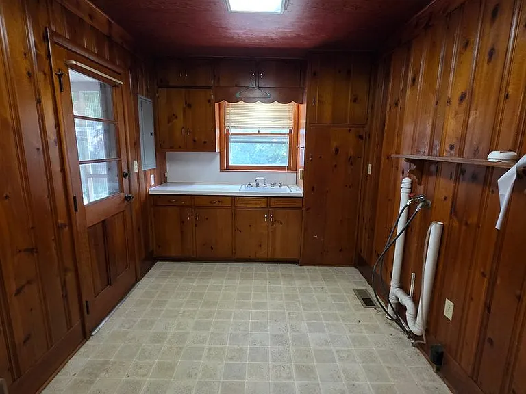 925 Sunset Dr — Photo 8