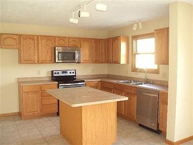 4th image of 784 Leslie Dr