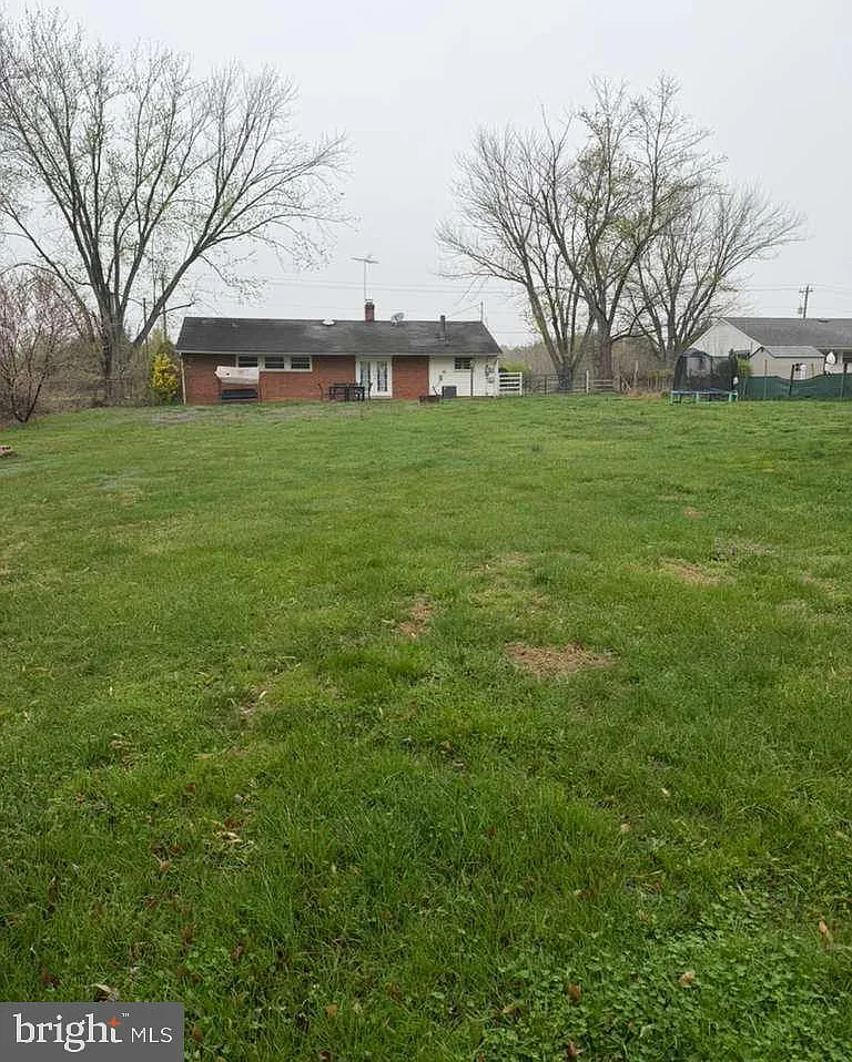 3 bed, 1.5 bath, 1092 sqft, $2,850 — Photo 3