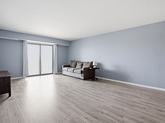 3rd image of 2371 Deerpath Dr Unit 305