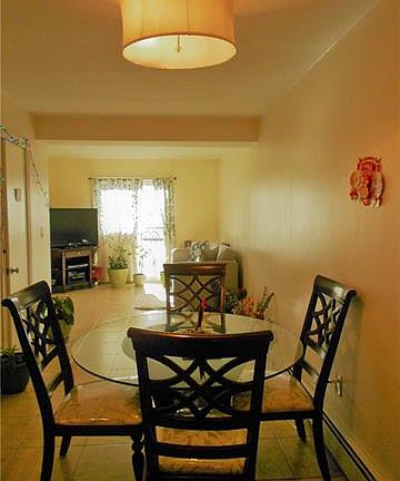 4th image of 861 Underhill Ave