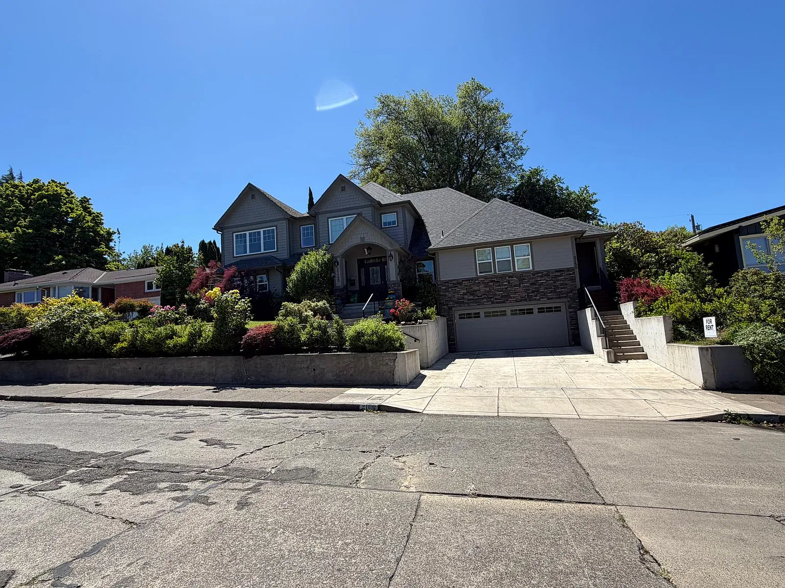 3 bed, 1900 sqft, $2,200 — Photo 2