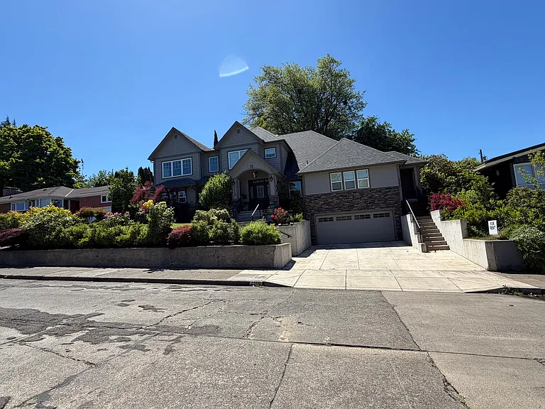 2158 Olive St — Photo 2