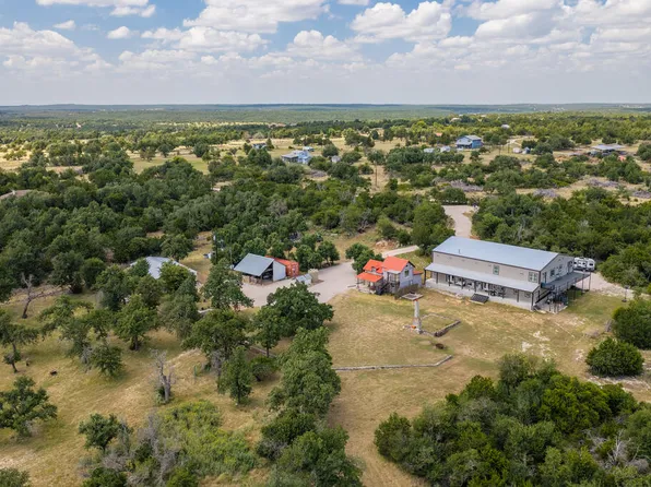 140 Oak Crest Dr, Fredericksburg, TX 78624