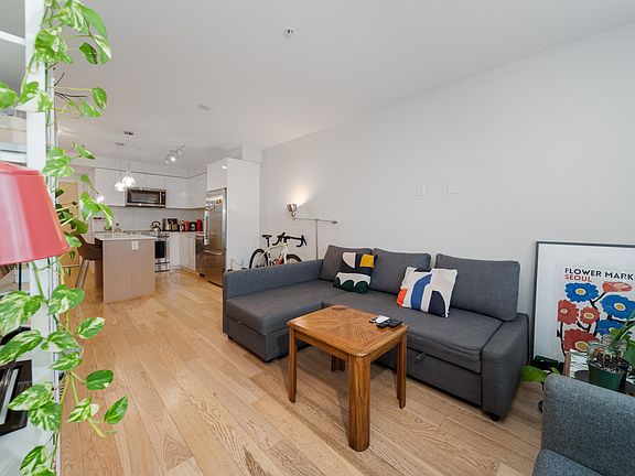 5th image of 233 Kingsway #403