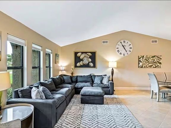 5th image of 609 SW 32nd Ter