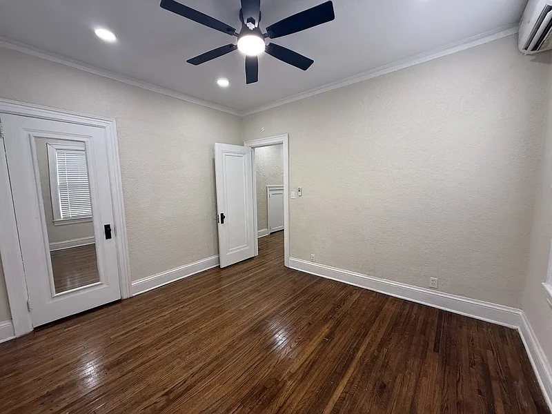 2738 Riverside Ave — Photo 3