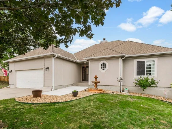 20945 W Poplar Ct, Spring Hill, KS 66083