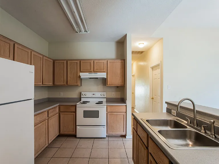 1705 Constantino Cir #B — Photo 5