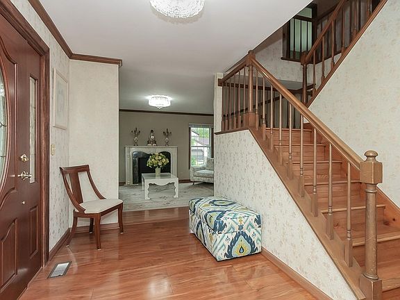 4th image of 105 Warwick Dr