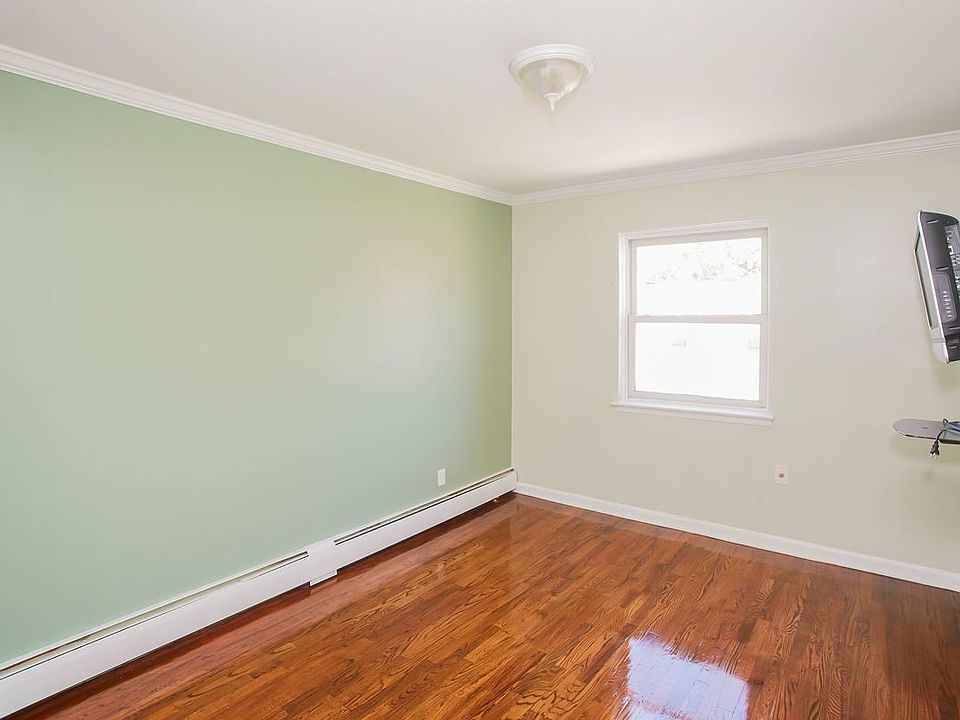 1st image of 10519 Flatlands 4 St