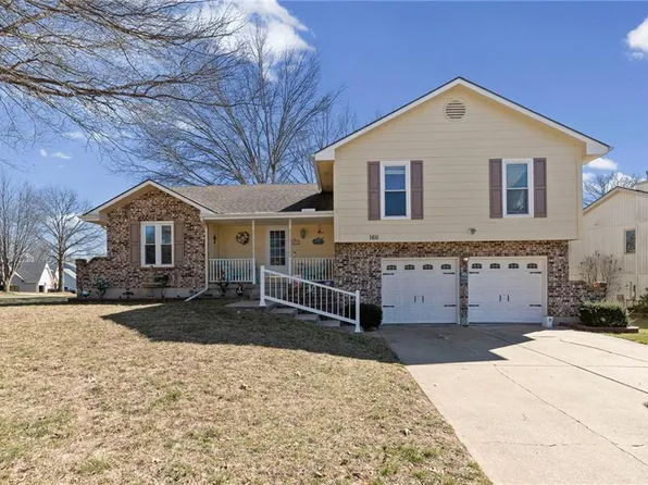 1611 NE Duchess Dr, Lees Summit, MO 64086