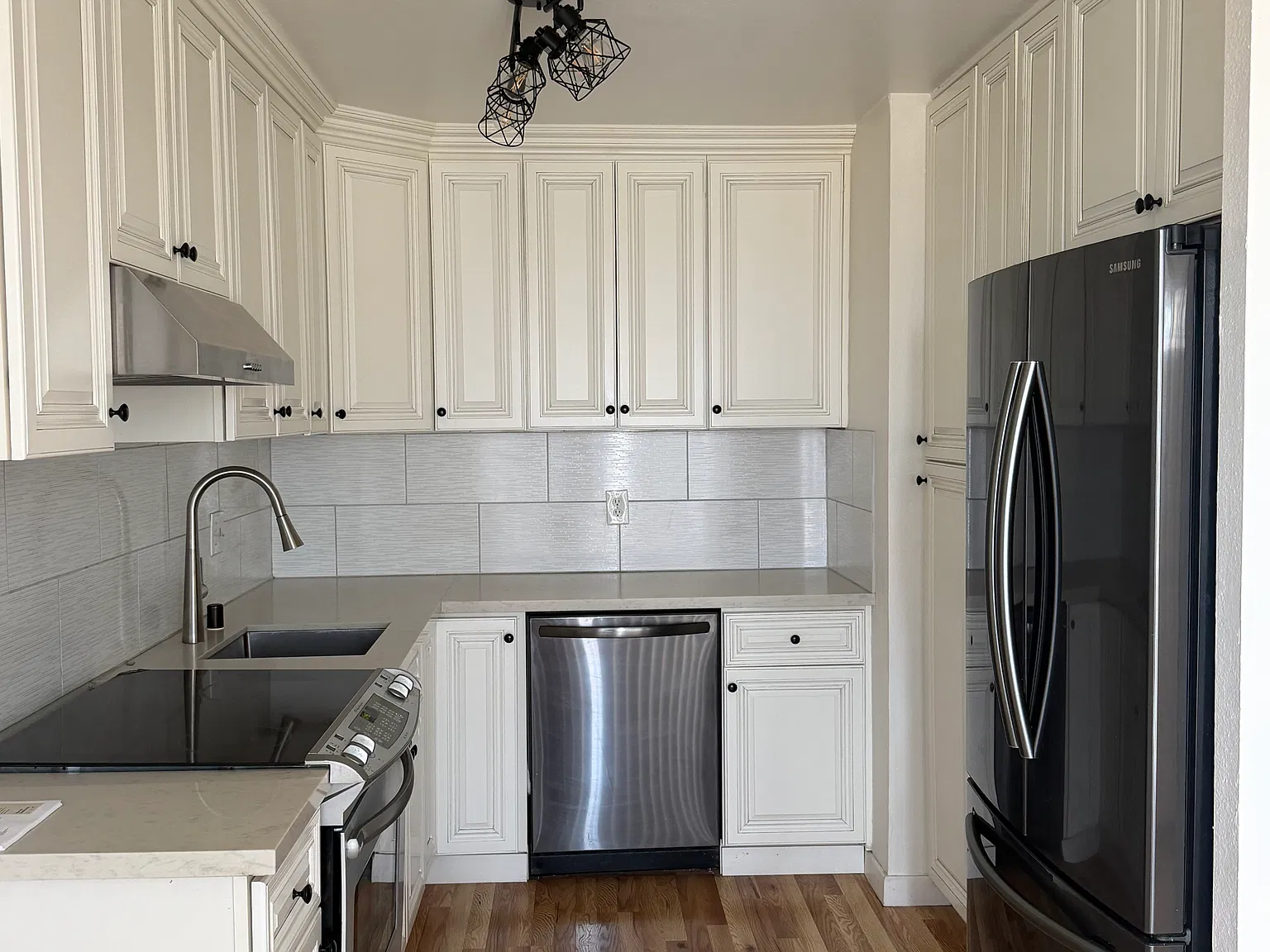 2 bed, 988 sqft, $1,800 — Photo 1