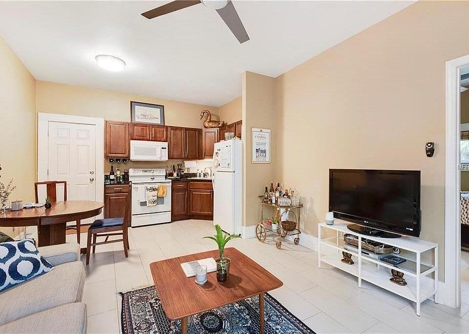 KITCHEN AND LIVING ROOM (OPEN FLOOR PLAN)