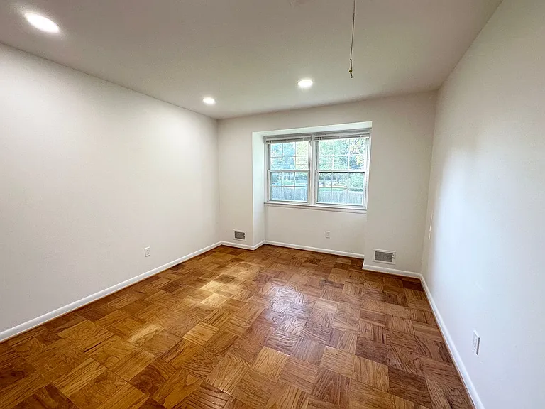 Melrose Apartments — Photo 44