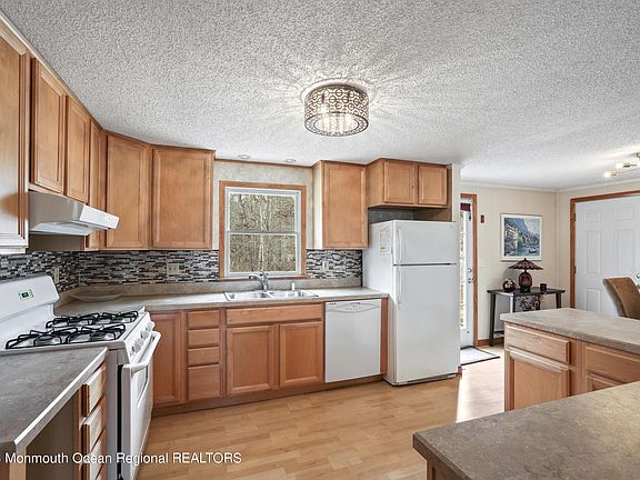 2nd image of 4017 Ivins Ave
