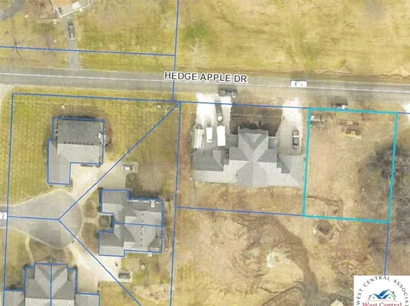 1959 Hedge Apple Dr, Sedalia, MO 65301