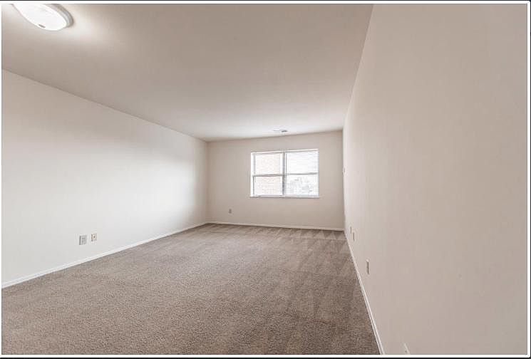1st image of 310 Oak St APT 211