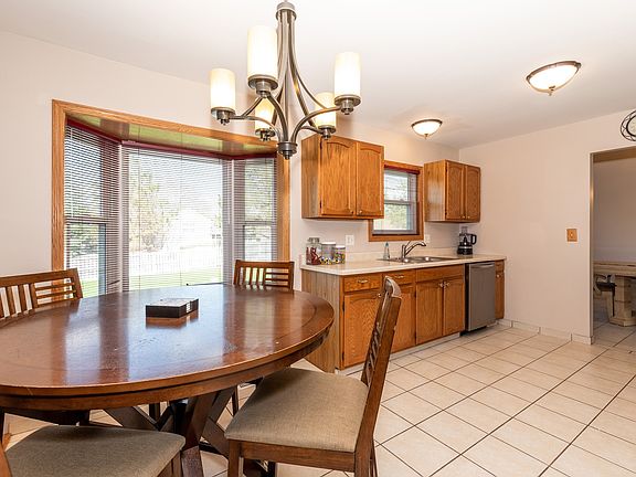3rd image of 2 Kensington Ct