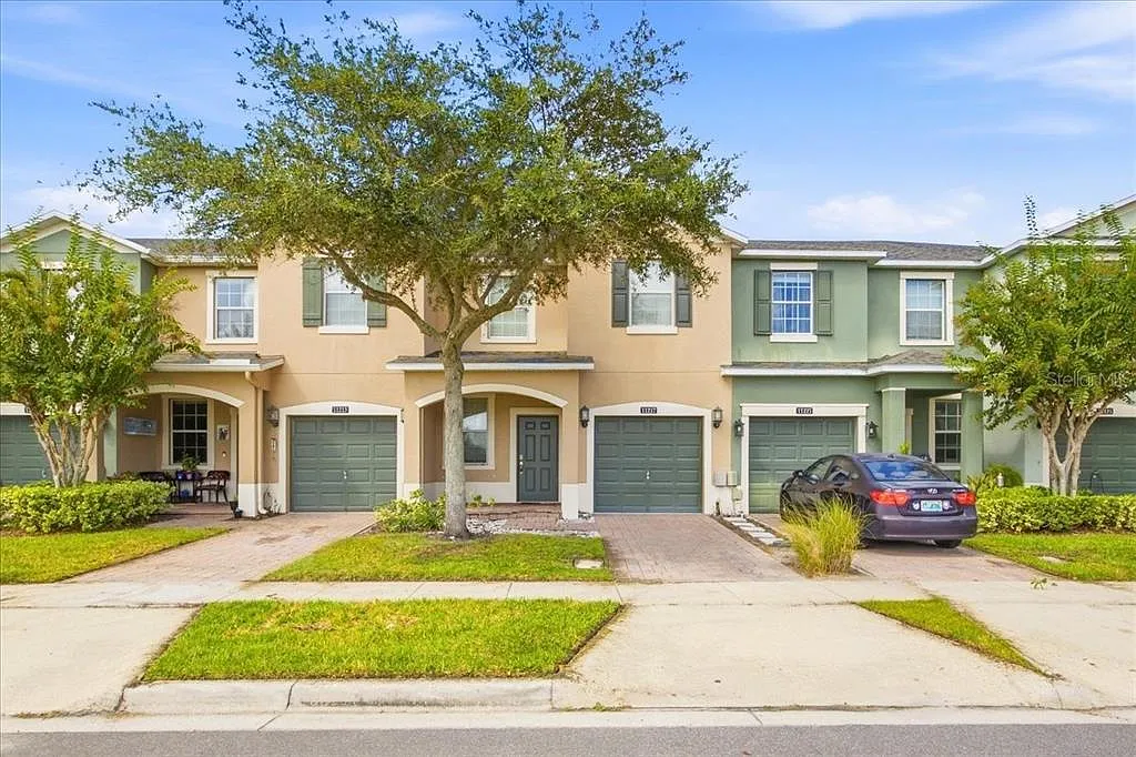 3 bed, 2.5 bath, 1699 sqft, $2,250 — Photo 2