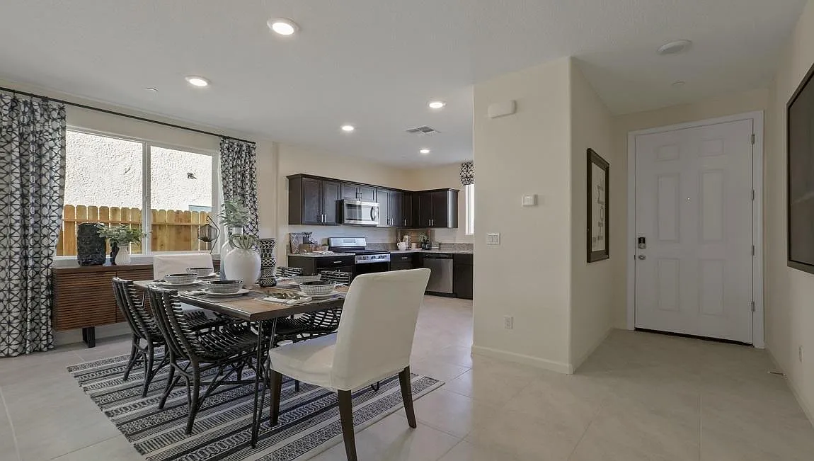 363 Sullivan Dr — Photo 4