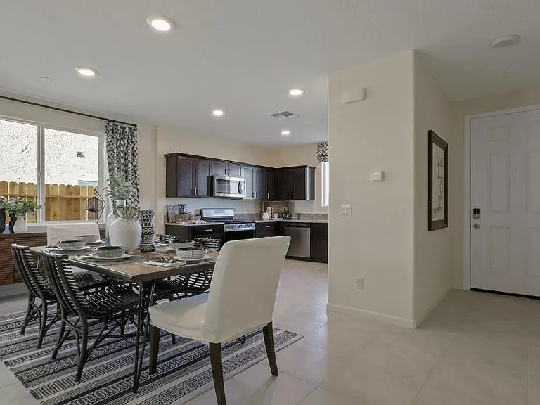 363 Sullivan Dr — Photo 4