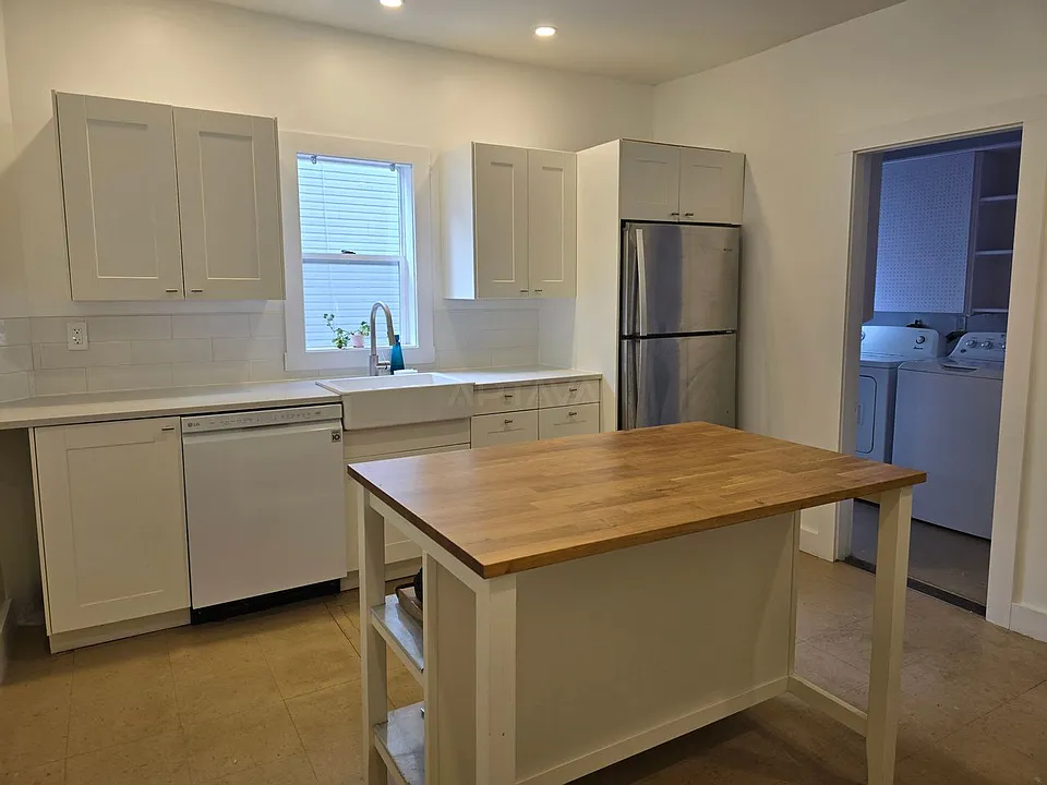 9 Charnwood Rd