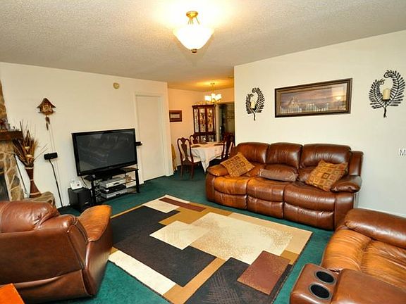 4th image of 338 Hidden Lake Dr