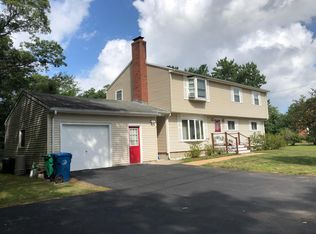 7 Mohawk Rd, Burlington, MA 01803