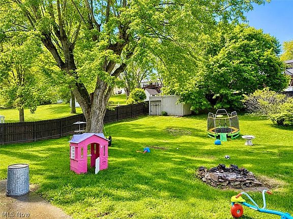 4th image of 113 Stuart Dr