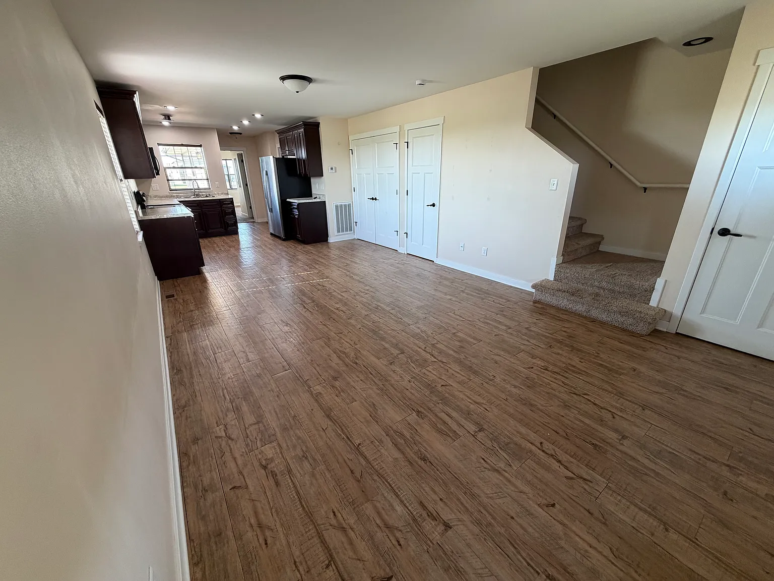 3 bed, 2.5 bath, 1363 sqft, $1,595 — Photo 2