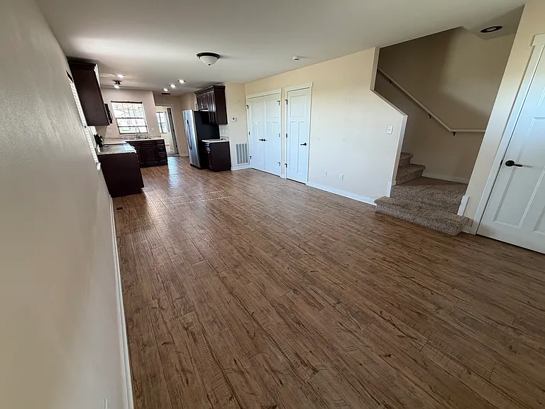 411 13th St NE — Photo 2