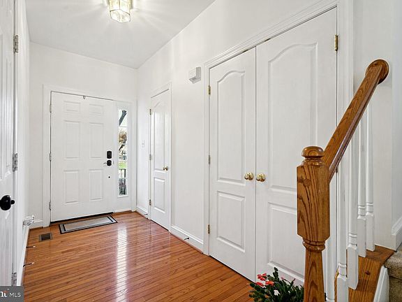 3rd image of 6742 Sycamore Park Dr