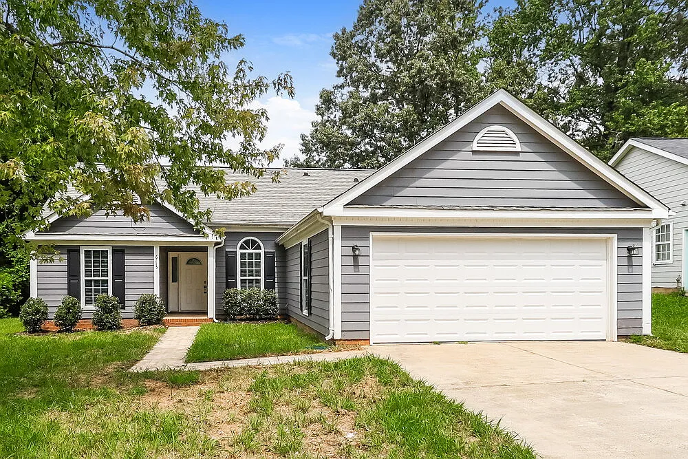 3 bed, 2.0 bath, 1391 sqft, $1,940 — Photo 1