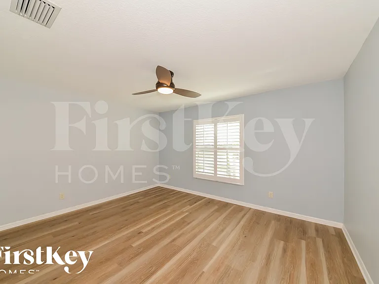 92 Stanford Rd — Photo 9