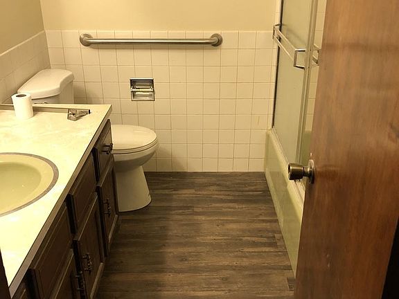 4th image of 400 N 12th St