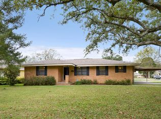 585 7th St, Port Allen, LA 70767