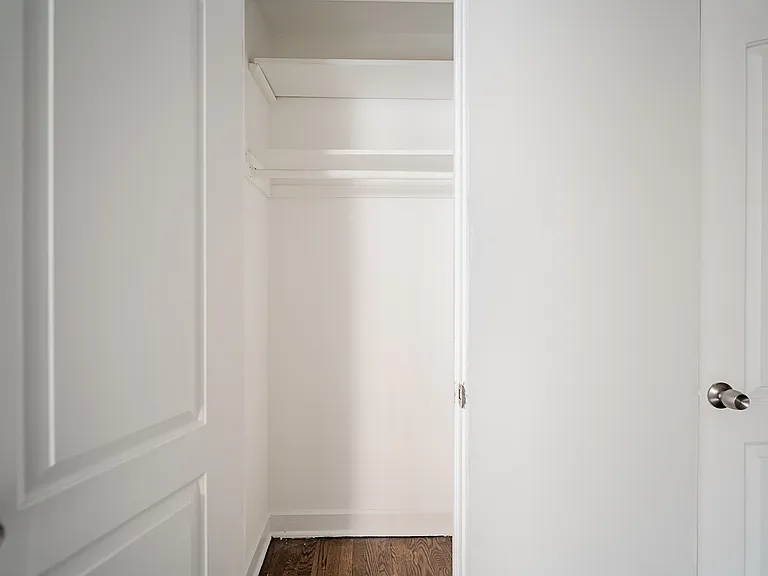 Closet Space 7359-1N