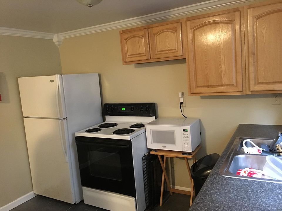 2nd image of 102 Osborne Private Dr APT 4